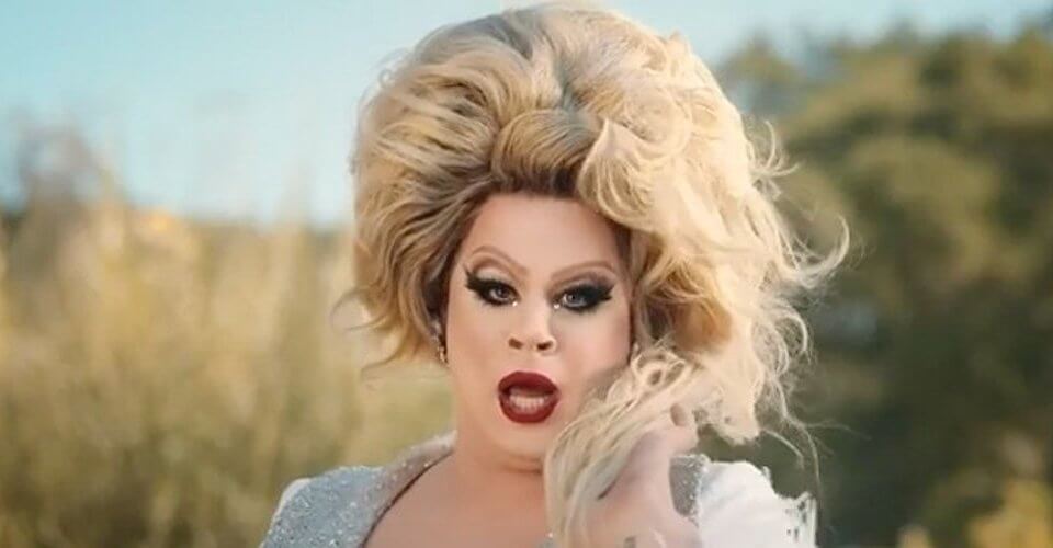 Nina West  di RuPaul’s Drag Race nuovo volto Pantene, lo spot