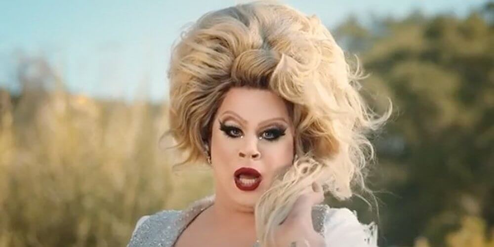 Nina West  di RuPaul’s Drag Race nuovo volto Pantene, lo spot
