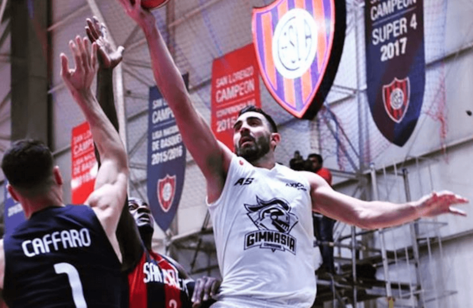 Sebastián Vega, il giocatore di basket fa coming out: “sono gay”