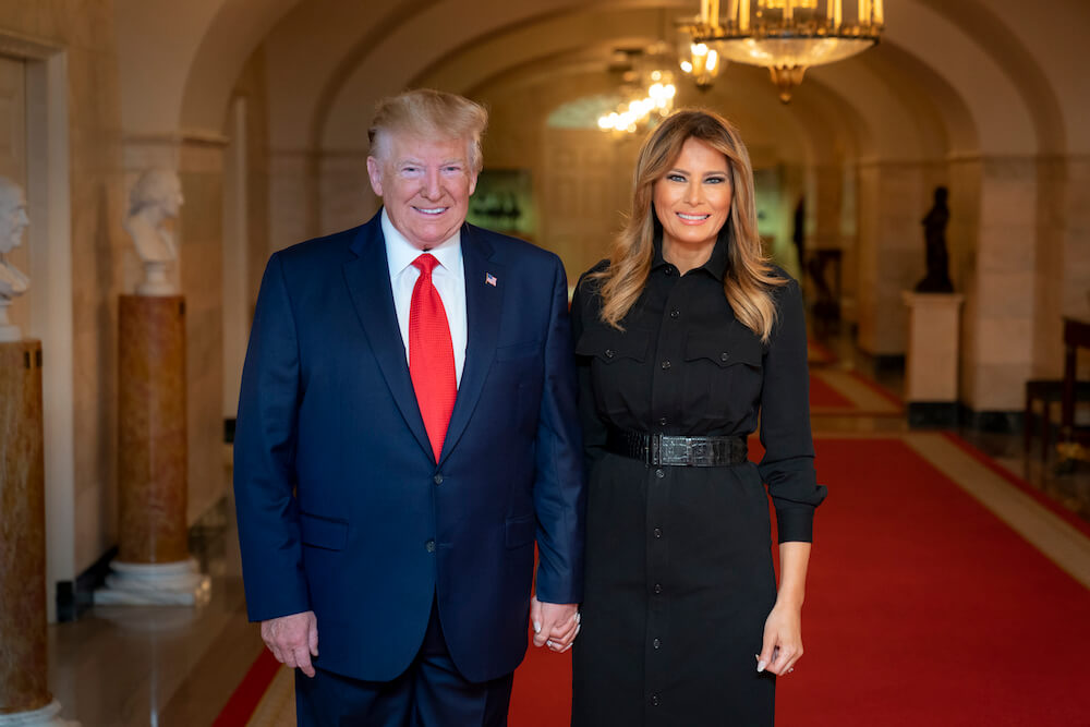 Epic Fail Melania Trump ai tempi del Coronavirus: “Uscite all’aria aperta, godetevi la primavera”