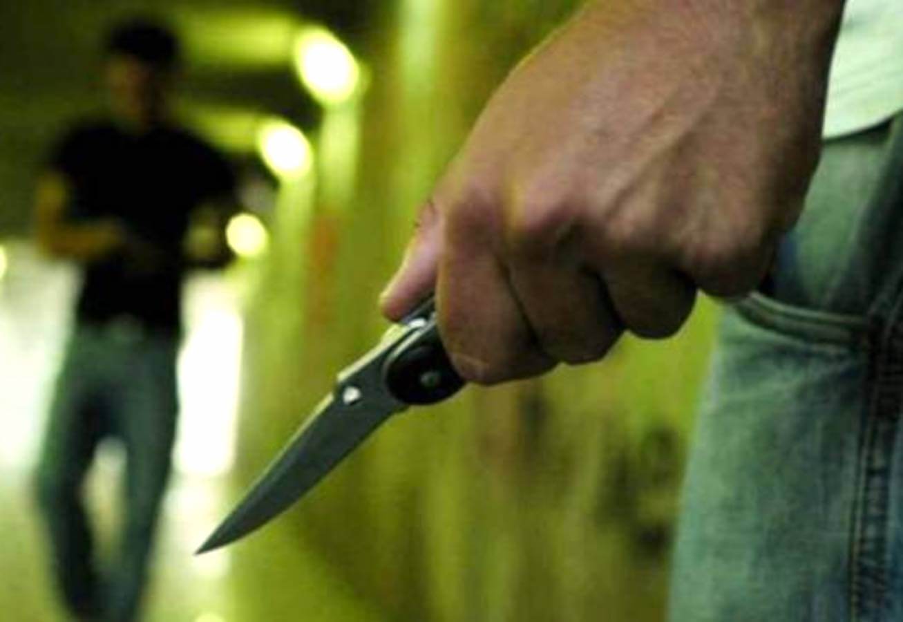 Adescavano ragazzi gay per poi picchiarli e rapinarli, condannati a 3 anni