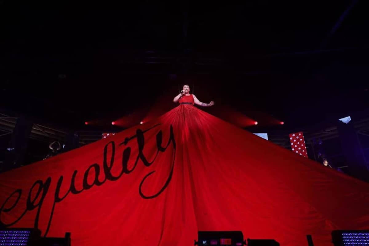 Sam Smith in trionfo al Mardi Gras di Sydney, il video