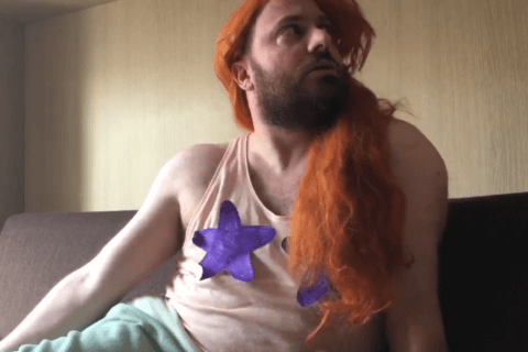 La Sirenetta diventa esilarante parodia da quarantena, il video di Nicola Zonno - sirenetta quarantena - Gay.it