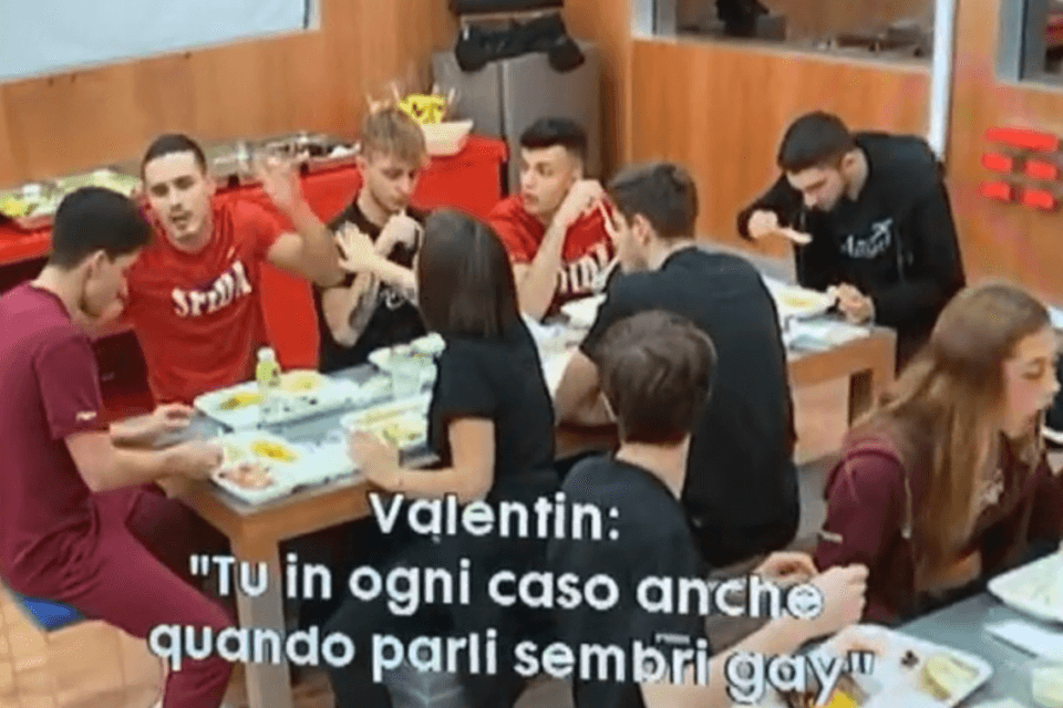 Amici 19, “Valentin omofobo, bullo e violento”, spunta il video inedito (ma con ingiustificabile ritardo)