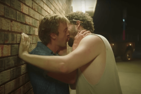 Braking for Whales, bacio gay per Tom Felton di Harry Potter nel primo trailer - video - Braking for Whales - Gay.it