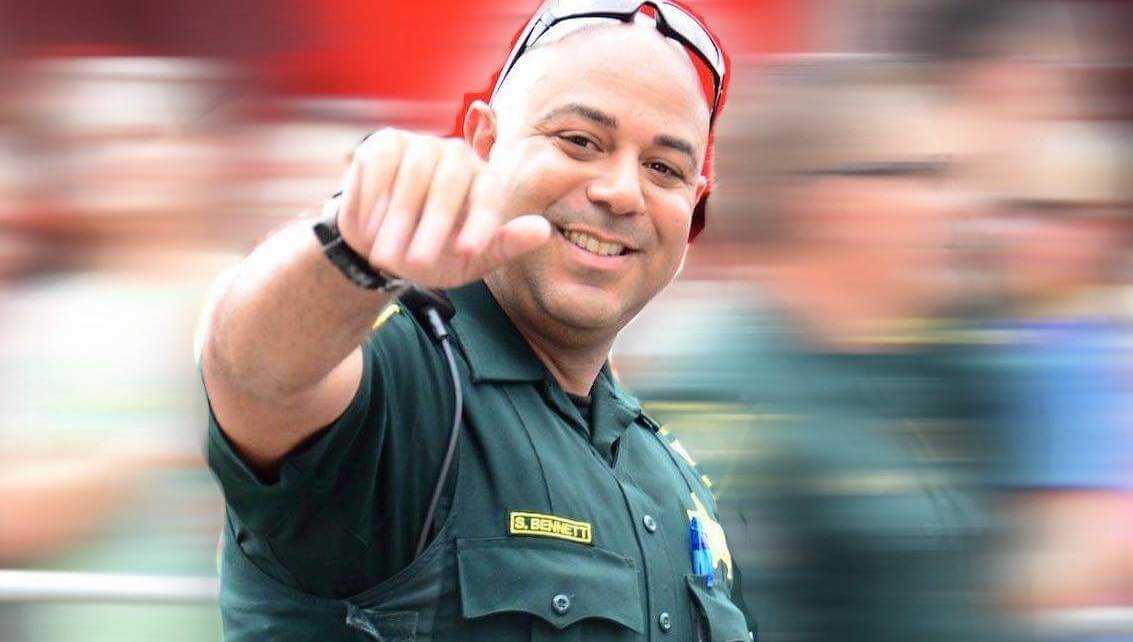 Coronavirus, morto il poliziotto che si era proposto al fidanzato a Disney World