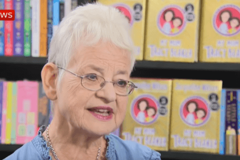 Jacqueline Wilson, la scrittrice amatissima dai bambini fa coming out a 74 anni - Jacqueline Wilson - Gay.it