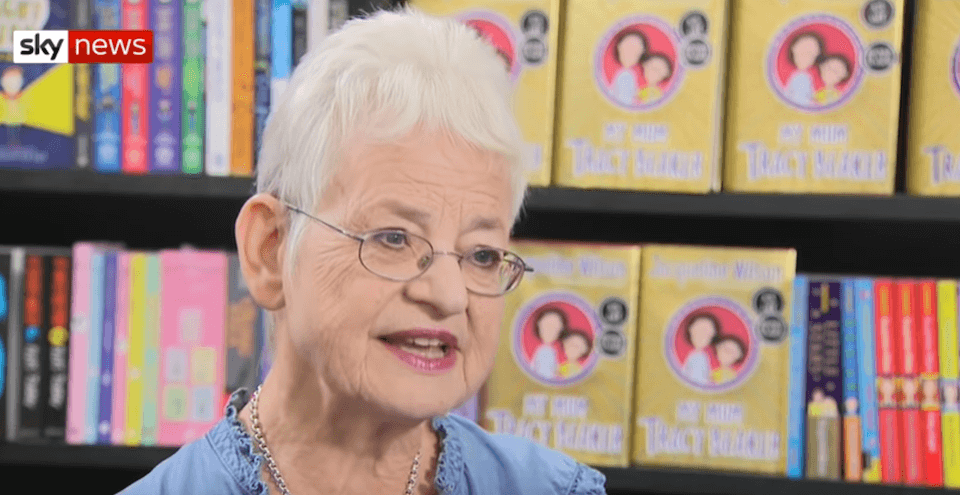 Jacqueline Wilson, la scrittrice amatissima dai bambini fa coming out a 74 anni