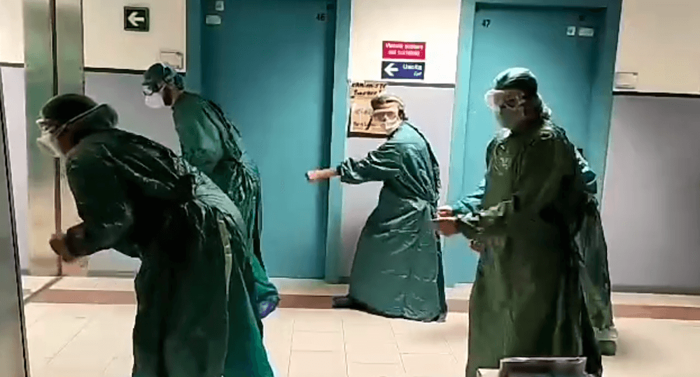 Coronavirus, gli infermieri di Pisa ballano Redefinition, storica sigla del Mamamia – video
