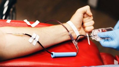 Israele mette finalmente fine al divieto di donare il sangue per uomini gay e bisessuali