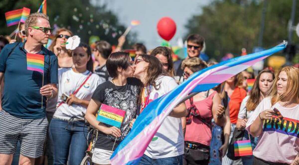#SoloDueGeneri, su Twitter vola inspiegabilmente l’hashtag omotransfobico
