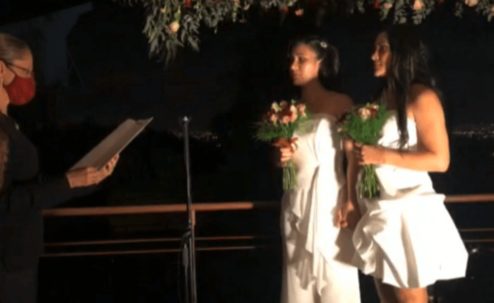 Costa Rica, il matrimonio egualitario è finalmente legge: prime storiche nozze in diretta tra due donne