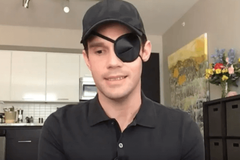 Giornalista aggredito da omofobo rischia di perdere la vista da un occhio - video - Matt Belanger - Gay.it