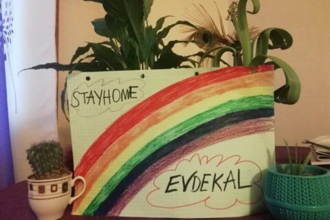 Turchia, vietato disegnare arcobaleni: "complotto internazionale per far diventare gay i bambini" - Turchia vietato disegnare arcobaleni - Gay.it