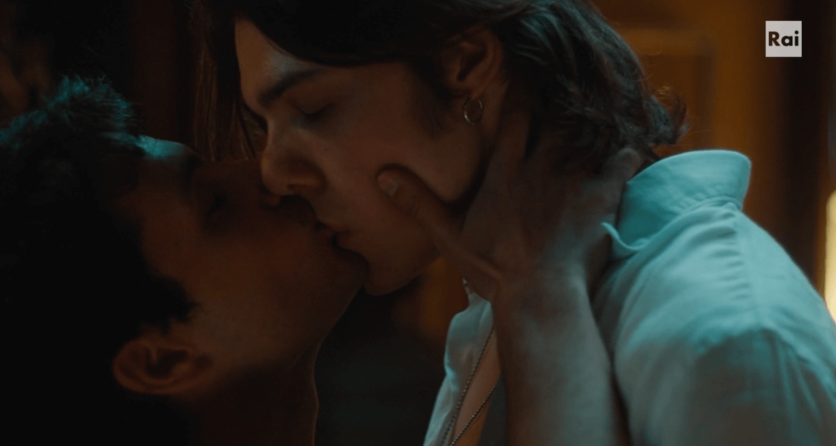 Vivi e Lascia Vivere, il lungo bacio tra Giovanni e Luca