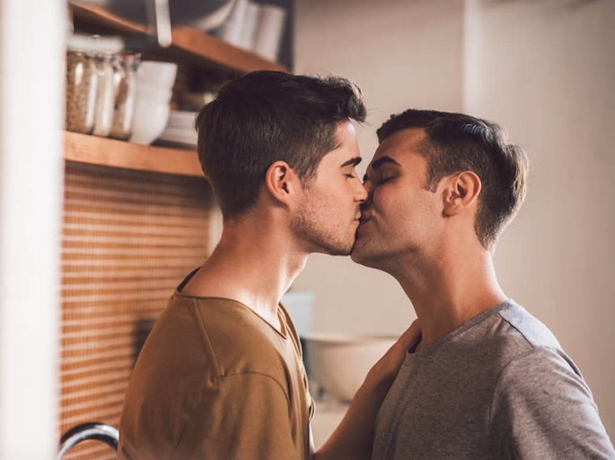 L’incredibile quesito di un 30enne: il Coronavirus mi ha fatto diventare gay?