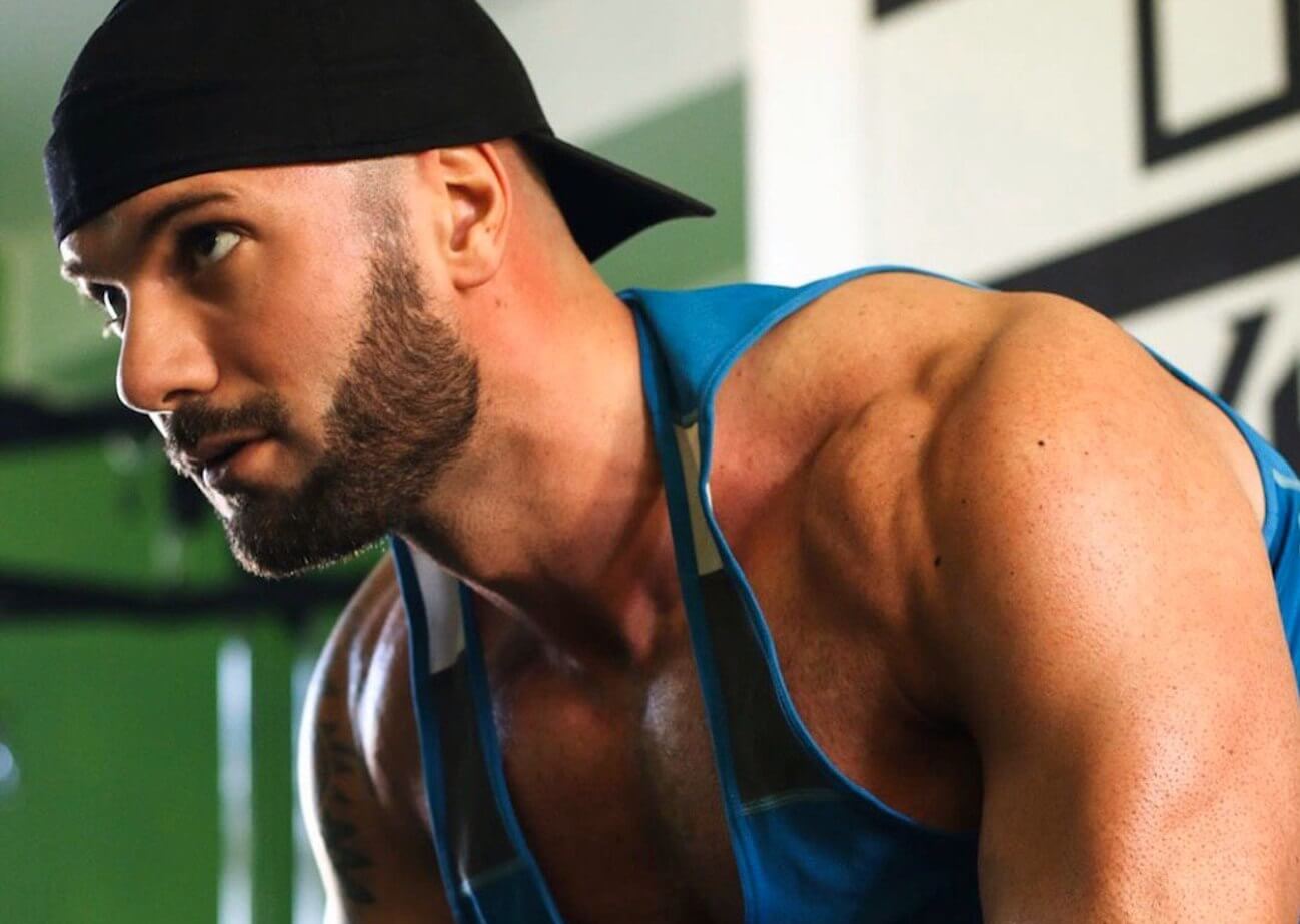 Gambe e glutei: l’allenamento mirato di 30 minuti in casa o all’aperto – video