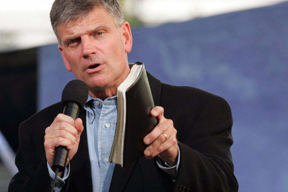New York caccia il predicatore omofobo Franklin Graham: teneva sermoni anche nel suo ospedale da campo