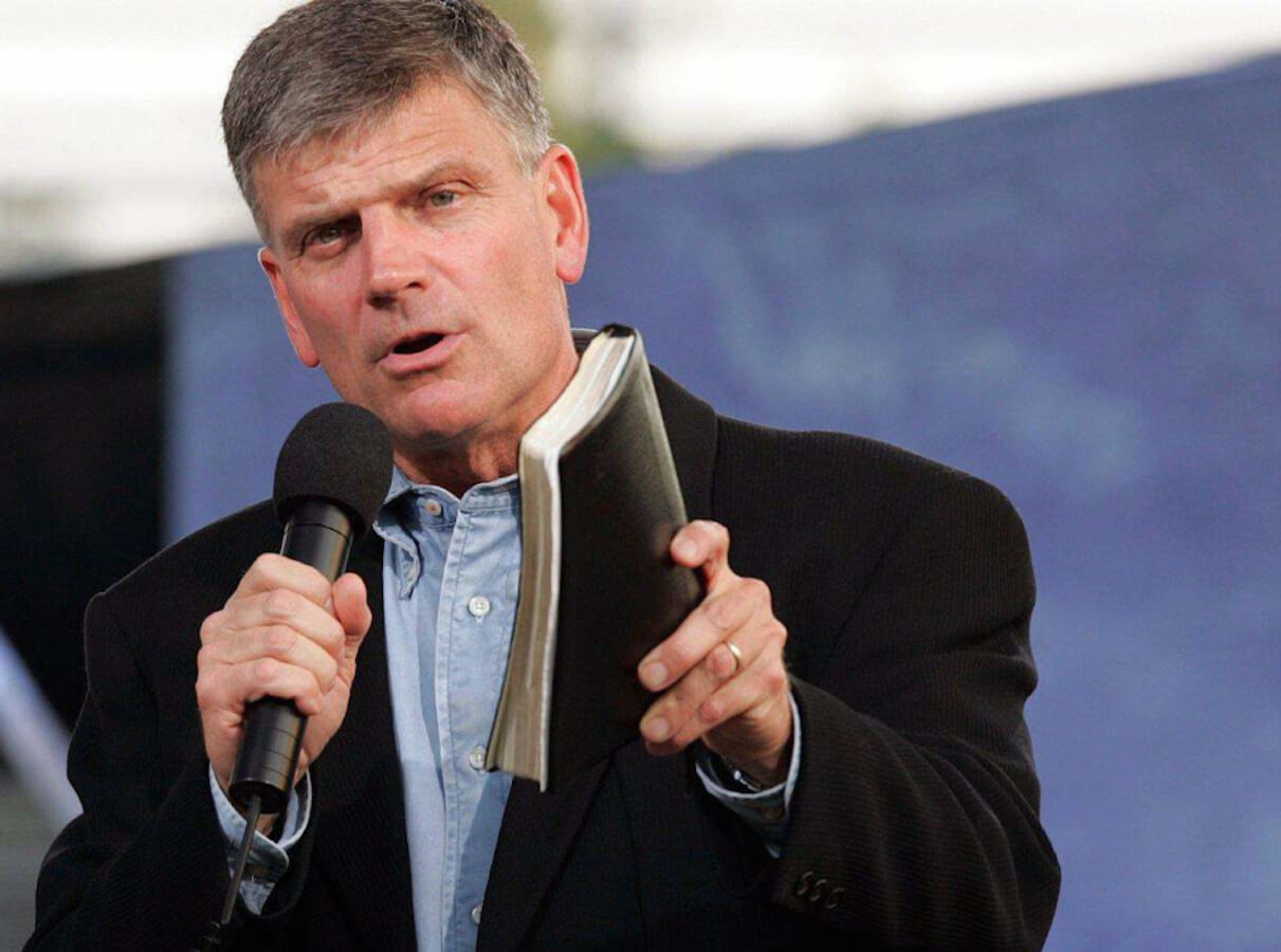 New York caccia il predicatore omofobo Franklin Graham: teneva sermoni anche nel suo ospedale da campo