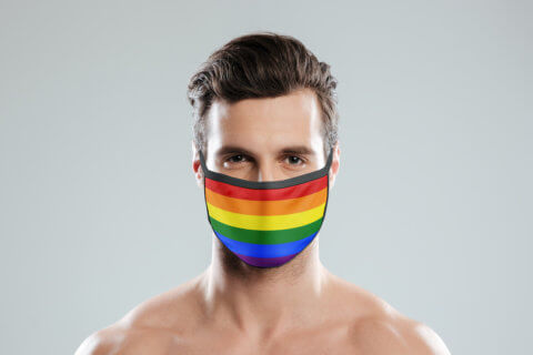 Omofobo positivo al Covid-19 punta i bar gay per contagiare la comunità LGBT - mask rainbow - Gay.it