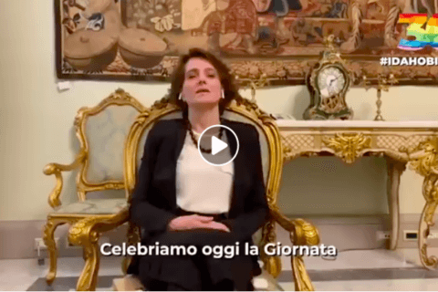 Giornata contro l'omofobia: il videomessaggio del Ministro Elena Bonetti - omofobia 2020 bonetti - Gay.it