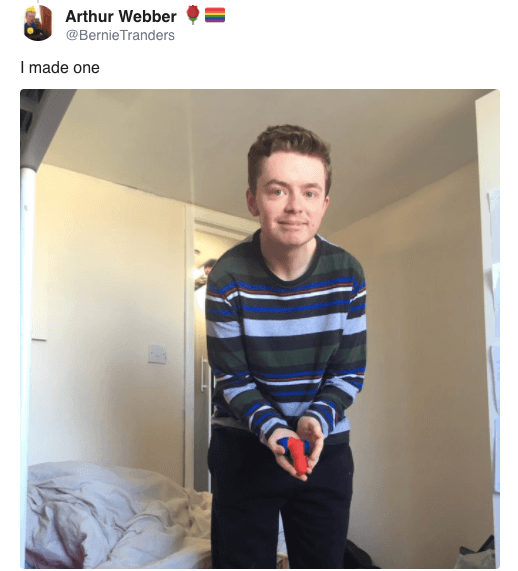 Utente di Grindr chiede 'foto hot' a un ragazzo FtM non operato. La sua risposta è geniale - tweet - Gay.it