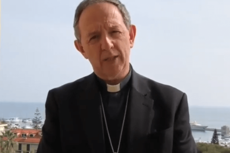 Il vescovo Suetta partecipa alla “Marcia per la vita” contro il DDL Zan: "Sovverte la legge di Dio" - Antonio Suetta - Gay.it