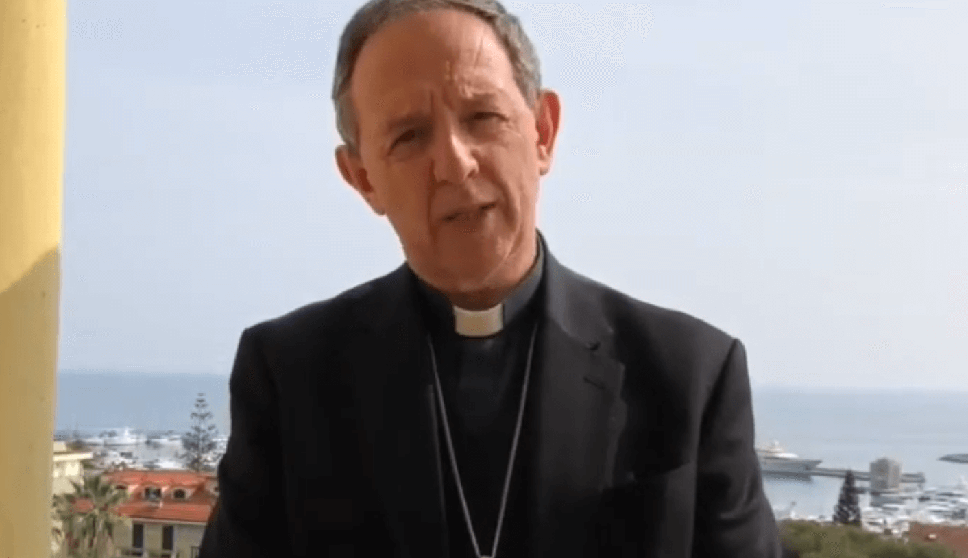 Il vescovo Suetta partecipa alla “Marcia per la vita” contro il DDL Zan: “Sovverte la legge di Dio”