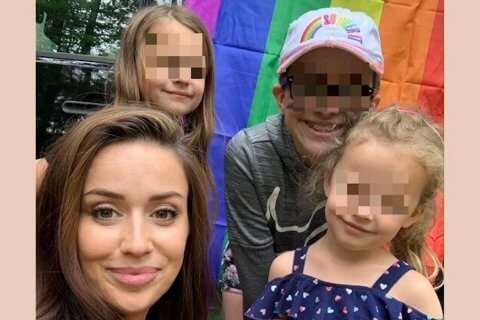 13enne travolge la sua città con una pioggia di bandiere arcobaleno - Bimba di 13 anni riempie la sua città di bandiere arcobaleno - Gay.it