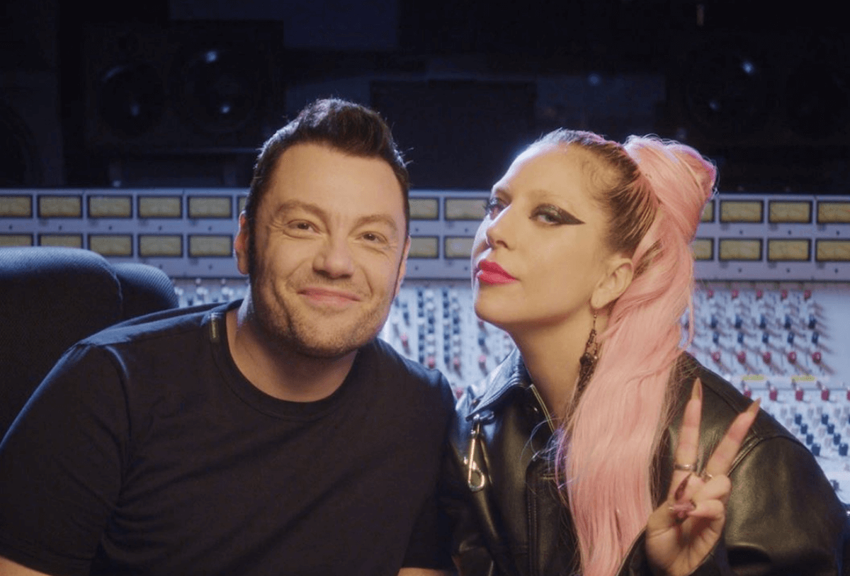 Lady Gaga intervistata da Tiziano Ferro: “Ho una vita bellissima ma soffro di depressione e ansia” – il video completo