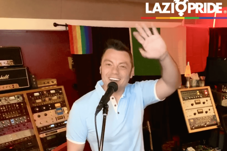 Tiziano Ferro canta al Global Pride 2020, il video: "agli amici italiani, a mio marito, a chi celebra gli stessi diritti" - Lazio Pride - Gay.it