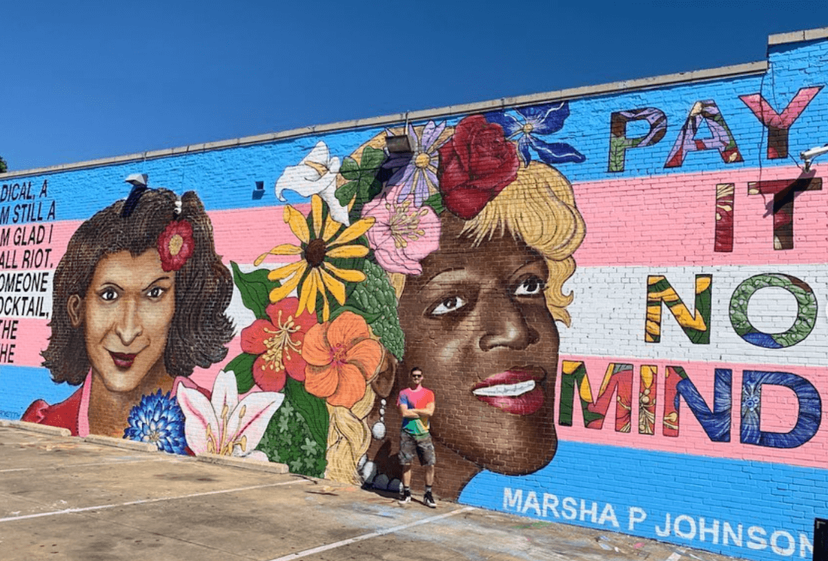 Dallas, il bellissimo murale dedicato a Marsha P. Johnson e Sylvia Rivera, icone di un’intera comunità