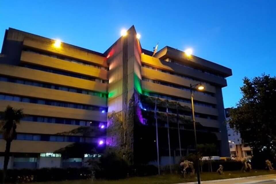 Matera, il Comune si  tinge di arcobaleno per celebrare il Pride