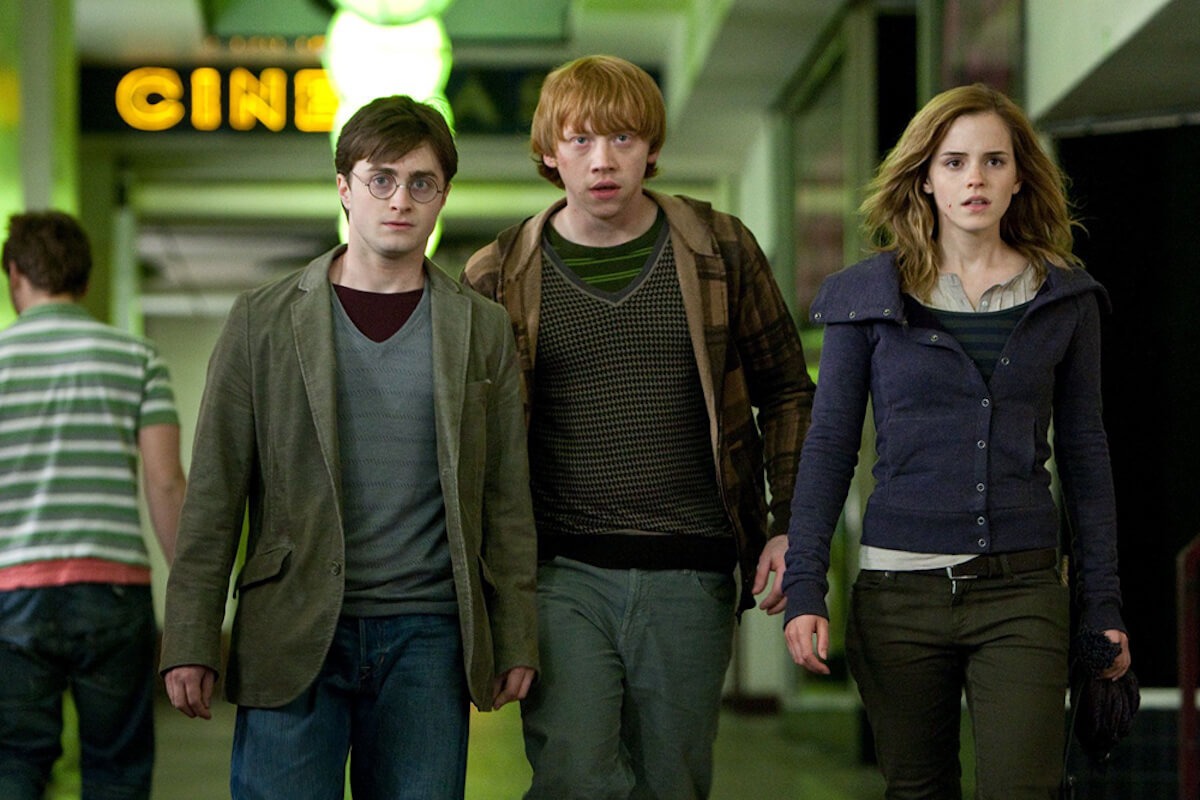 Chris Columbus, il regista di Harry Potter prende le distanze da J.K. Rowling: "Separo l'artista dall'opera, ma è molto triste" - Rupert Grint - Gay.it