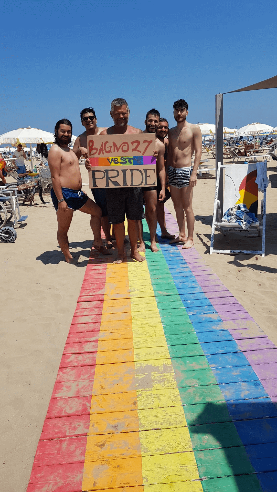 Rimini, un mini-Pride in spiaggia a sostegno della legge contro l'omotransfobia - image4 - Gay.it