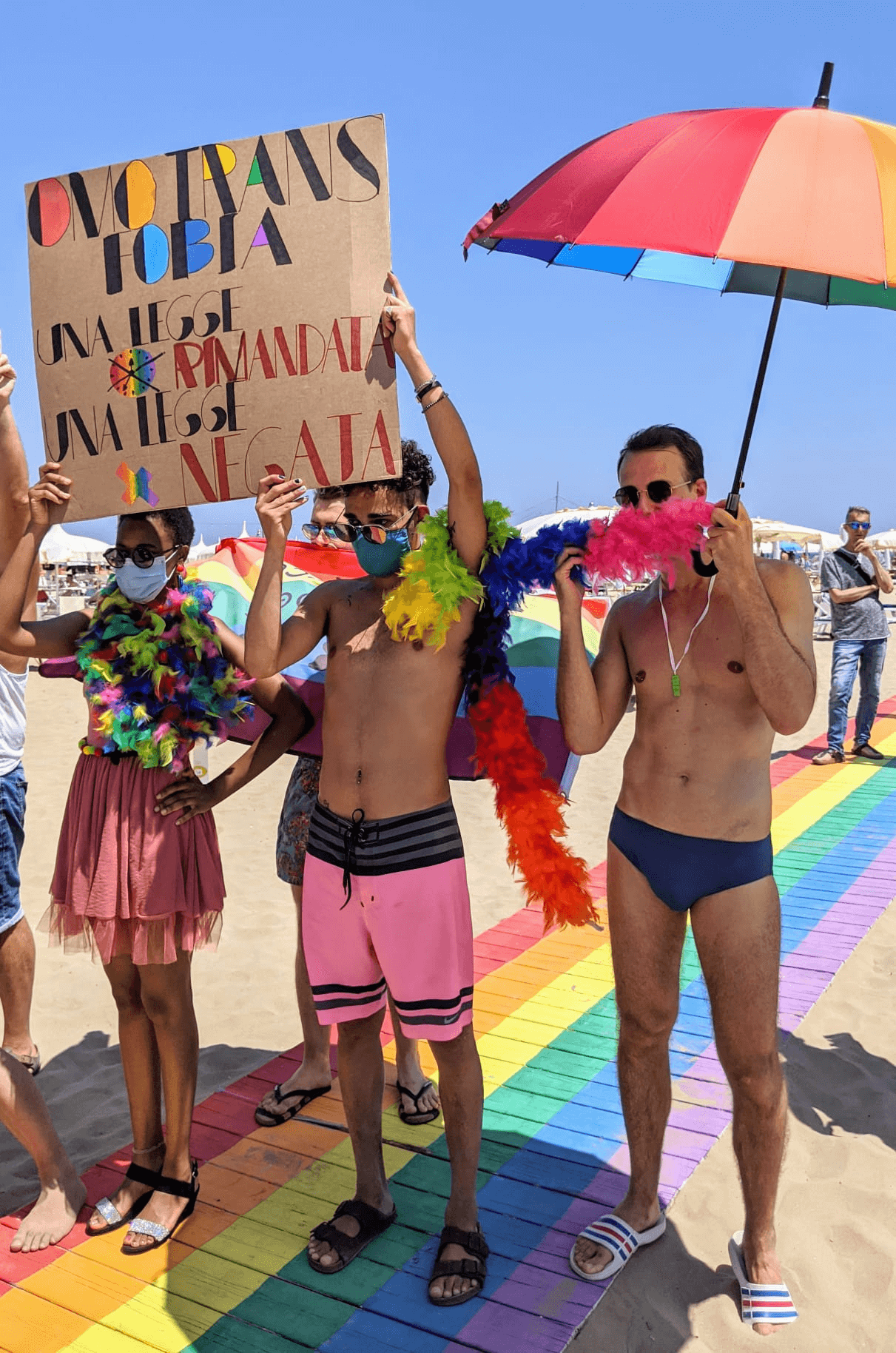 Rimini, un mini-Pride in spiaggia a sostegno della legge contro l'omotransfobia - image5 - Gay.it