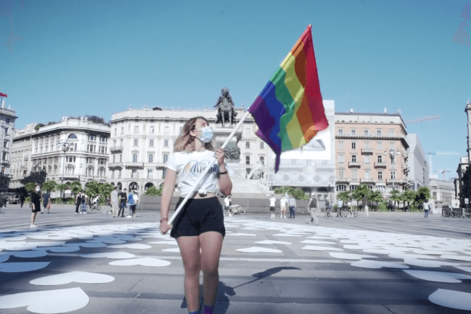 Milano Pride 2020, la bandiera arcobaleno come fiamma olimpica del movimento LGBT+ - VIDEO - milano pride staffetta - Gay.it