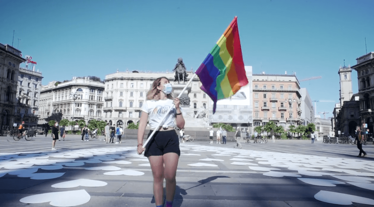 Milano Pride 2020, la bandiera arcobaleno come fiamma olimpica del movimento LGBT+ – VIDEO