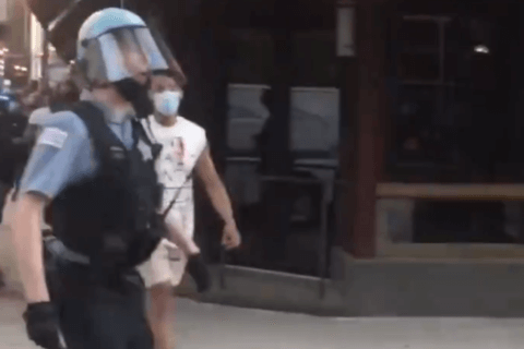 Agente di polizia a manifestante: "Fott*to fr*cio" - il video - poliziotto - Gay.it