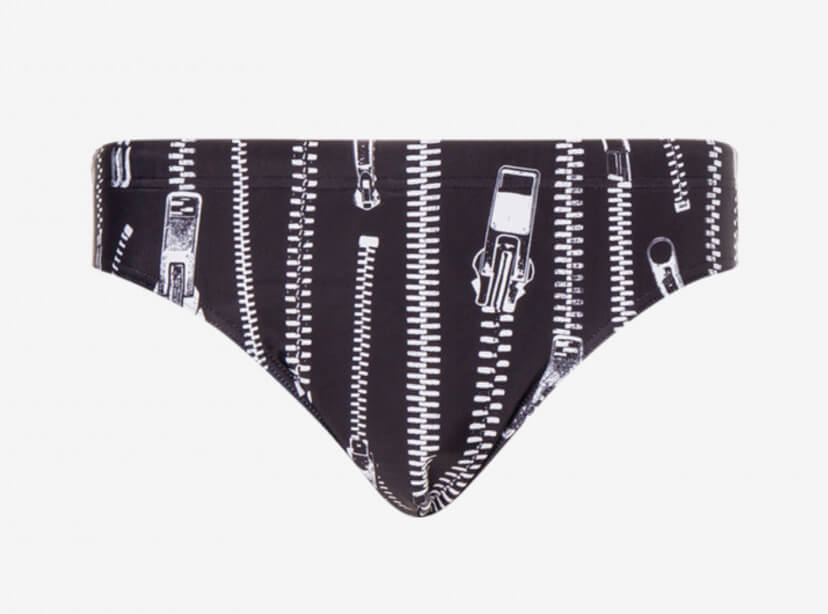 5 Costumi da Bagno da sfoggiare in spiaggia - 913B00E5 B60F 4C25 9407 CCC25E634942 - Gay.it