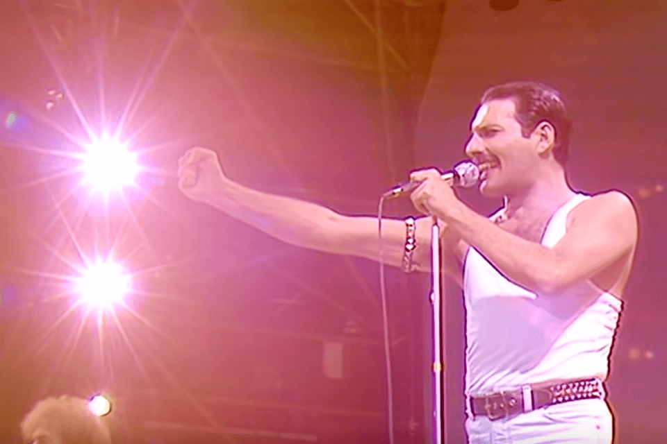 Brian May: “Freddie Mercury non avrebbe voluto essere definito “queer”, l’omofobia colpì i Queen”