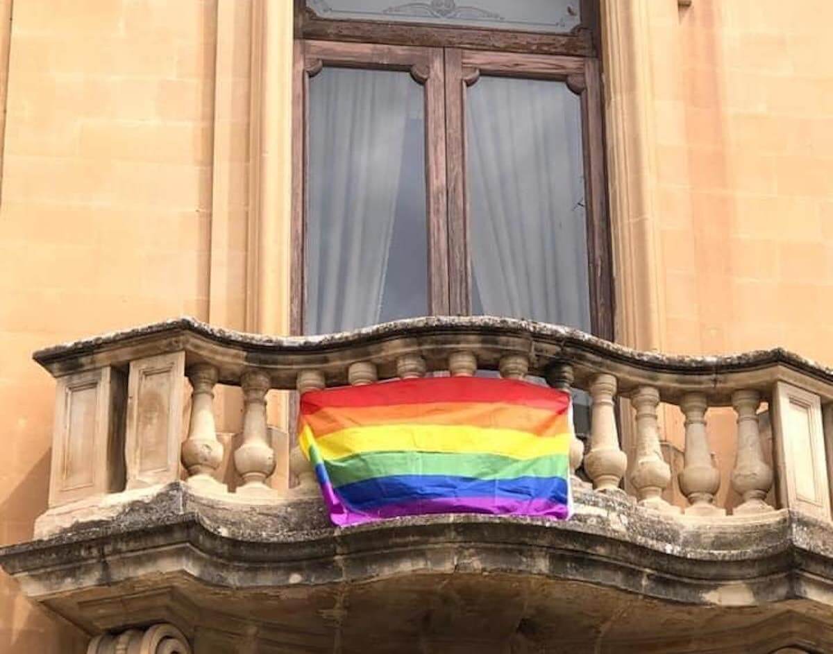 Lecce, Consiglio Comunale approva ordine del giorno a sostegno della legge contro l’omotransfobia