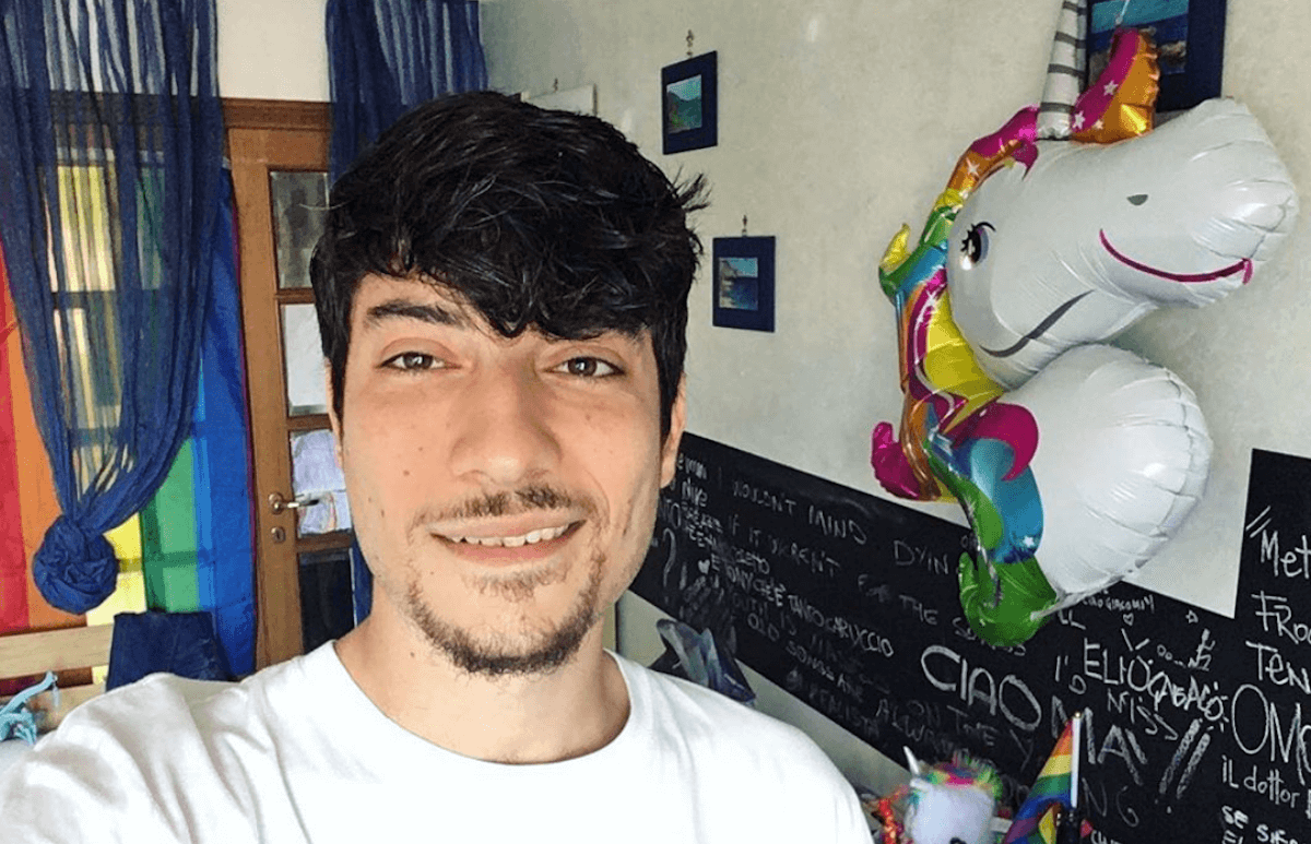 La ‘Sardina’ Lorenzo Donnoli aggredito da un omofobo al grido “Fro*io di mer*a”