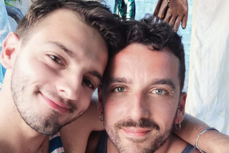 Salerno, coppia gay separata in discoteca per un bacio: "Decine di altre coppie si abbracciavano, siamo disgustati" - Michele Ciavarella omofobia - Gay.it