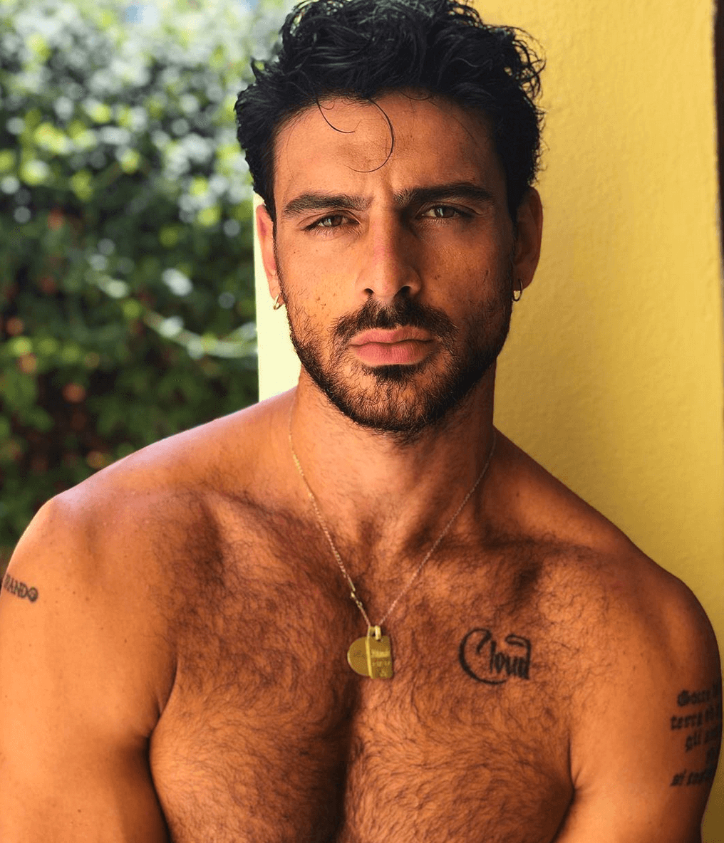 Michele Morrone, la foto contro razzisti, sessisti, omofobi e transfobici: “State zitti” - Michele Morrone 2 - Gay.it