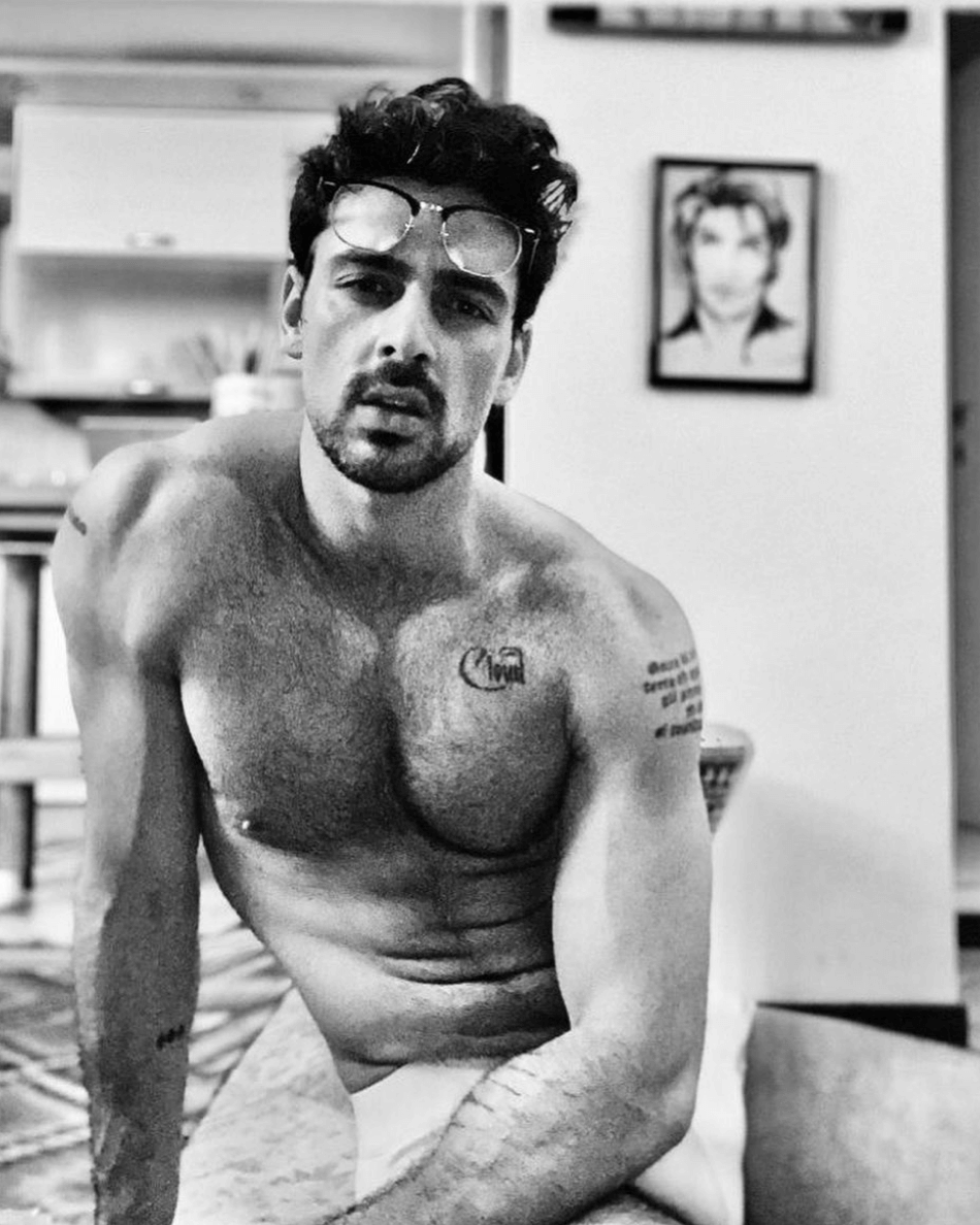 "Ho dato baci gay fuori dal set", Michele Morrone si confessa a Belve e attacca gli "attori sinistroidi" - Michele Morrone 3 - Gay.it
