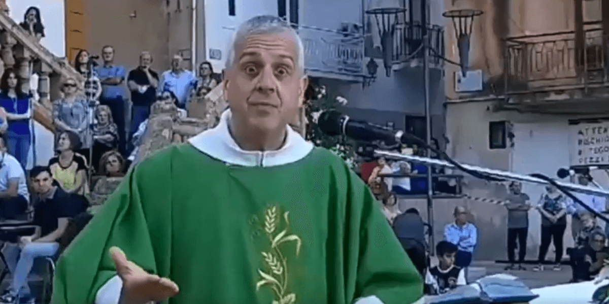 Palermo, Don Calogero attacca il DDL Zan durante l’omelia: “maschi e femmina Dio li creò, ci tappano la bocca” – video