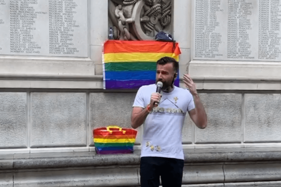 Padova, Alessandro Zan emozionato in piazza: "porteremo a casa una legge tanto attesa" - video - alessandro zan padova - Gay.it