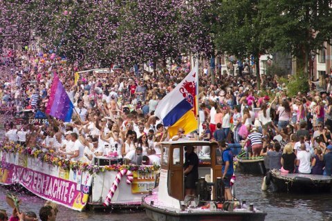 Olanda, i diritti LGBT + inclusi nell'articolo 1 della Costituzione - amsterdam pride - Gay.it