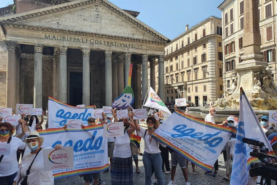 Roma, flash mob al Pantheon a sostegno del DDL Zan - le foto - pantheon roma - Gay.it